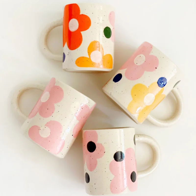 Mug à gros points sur fleurs